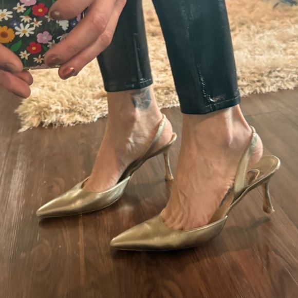 Manolo Blahnik Champagne Gold Slingback, 39 - Picture 6 of 9